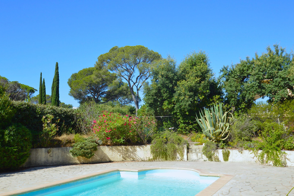 Maison de luxe à vendre à Saint-Raphaël, 890 000 €, Photo 2