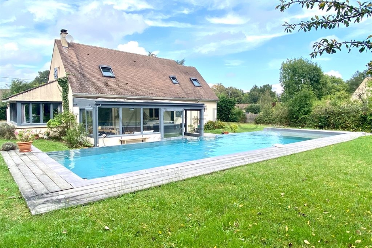 Maison de luxe à vendre à Montfort-l'Amaury, 686 000 €, Photo 1