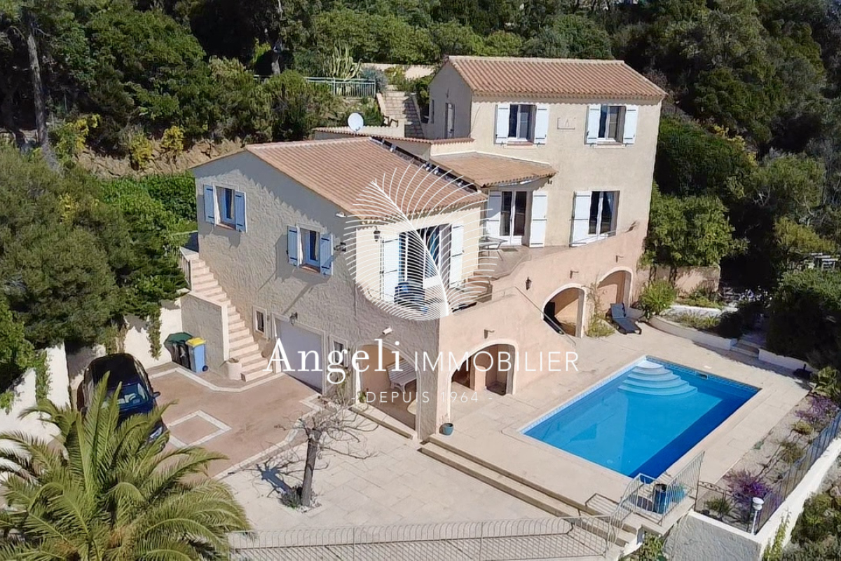 Maison de luxe à vendre à Les Issambres, 1 090 000 €, Photo 2