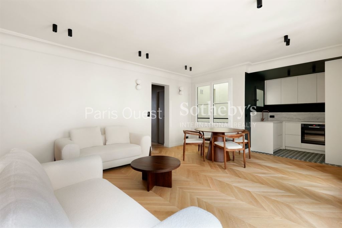 Luxury Apartment for sale in Paris 1Er, 1 049 000 €, Photo 4