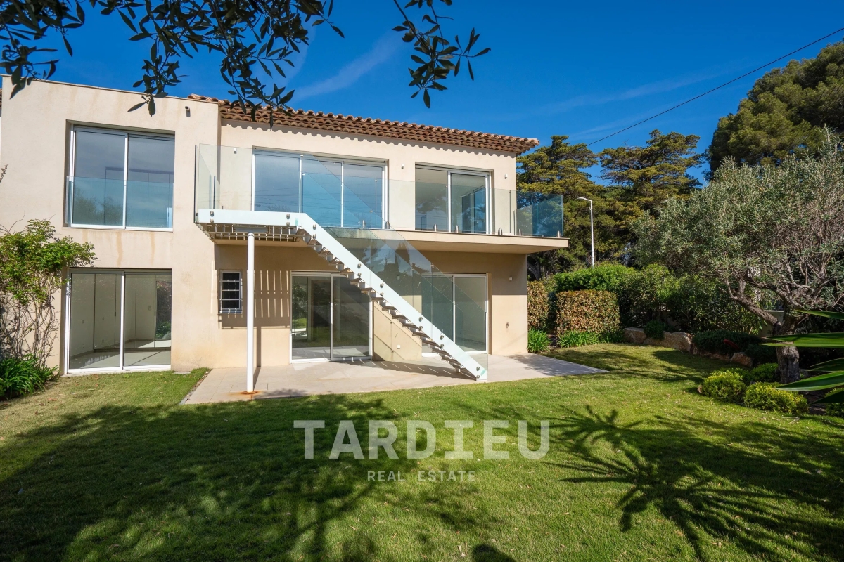 Luxury House for sale in Cavalaire-sur-Mer, 1 950 000 €, Photo 2