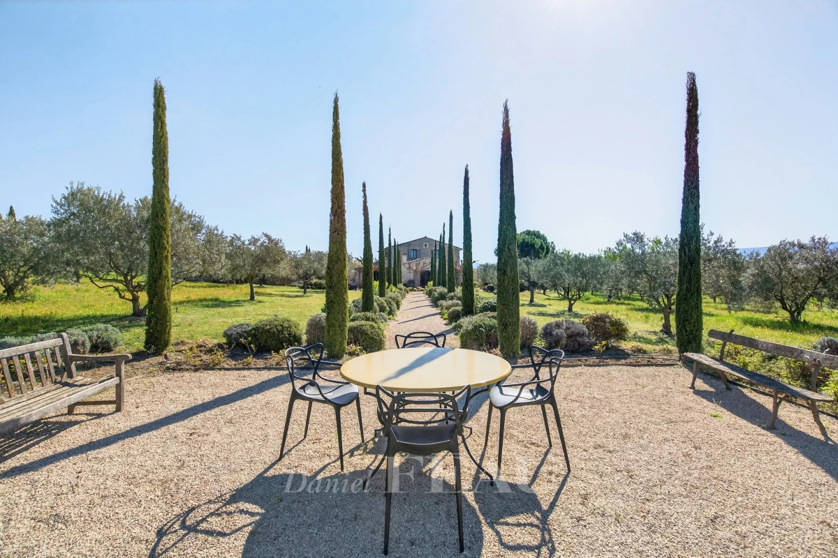 Luxury House for sale in Gordes, 2 480 000 €, Photo 4