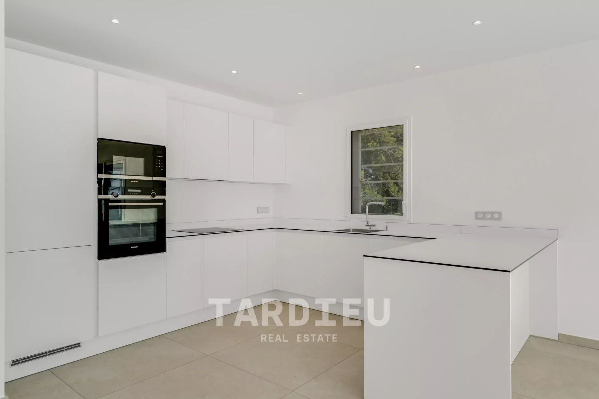 Luxury House for sale in Cavalaire-sur-Mer, 1 950 000 €, Photo 6
