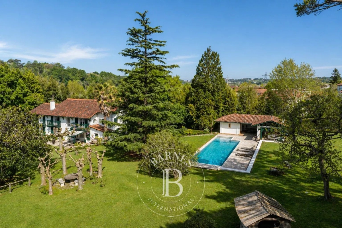 Luxury House for sale in Ascain, 1 860 000 €, Photo 1