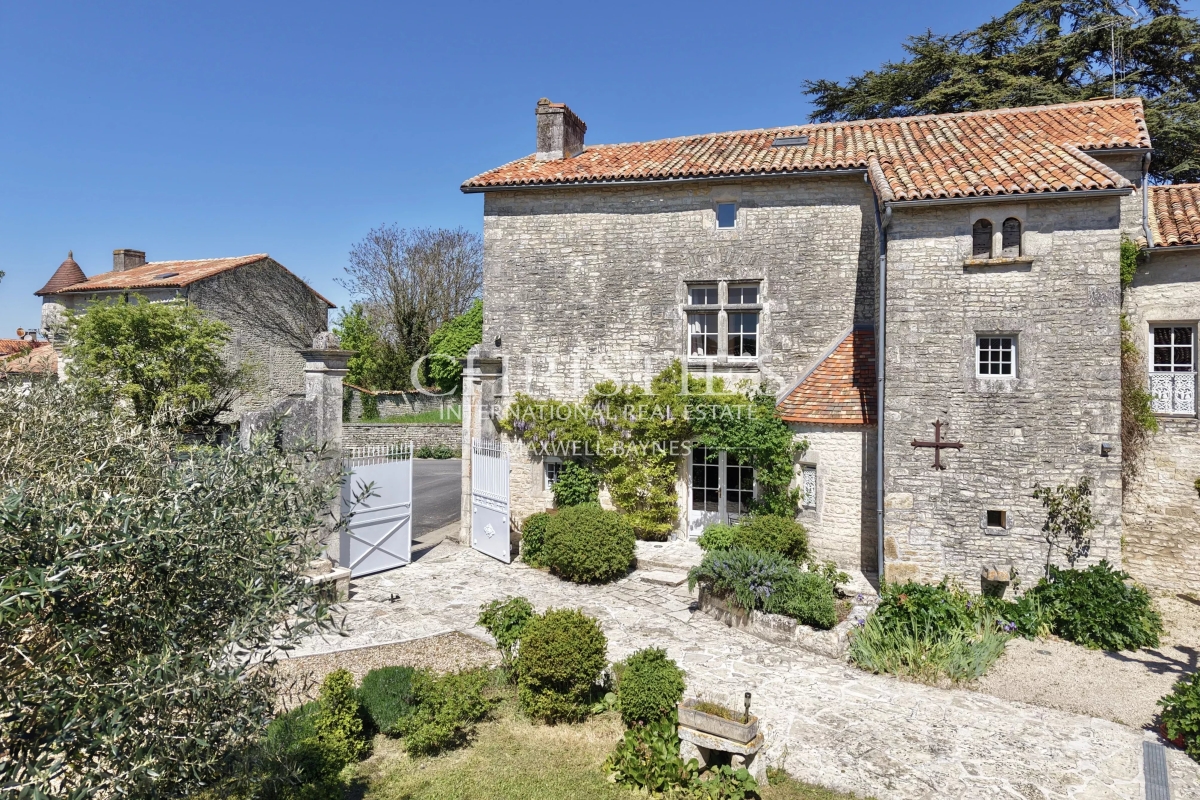 Luxury House for sale in Tusson, 996 400 €, Photo 2