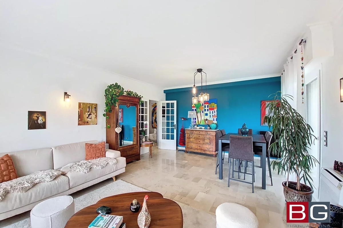 Luxury Apartment for sale in Antibes, 690 000 €, Photo 2