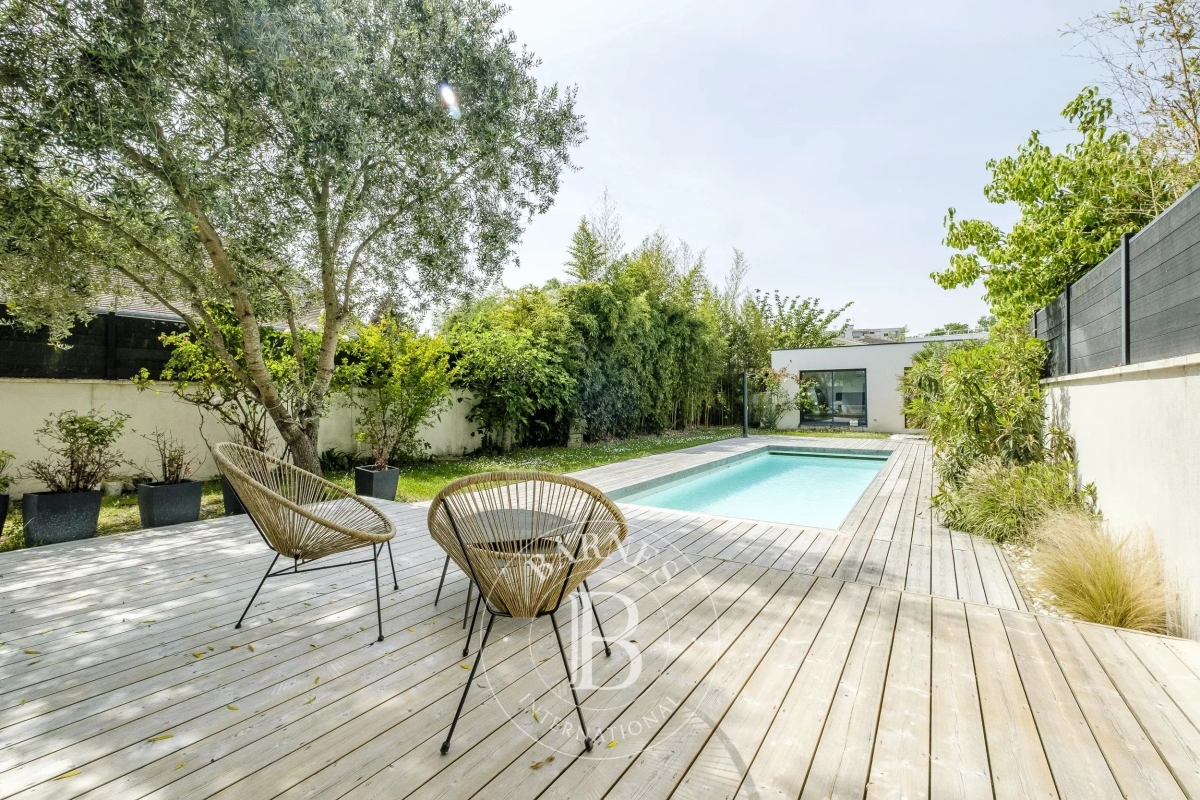 Maison de luxe à vendre à Bordeaux, 999 000 €, Photo 2