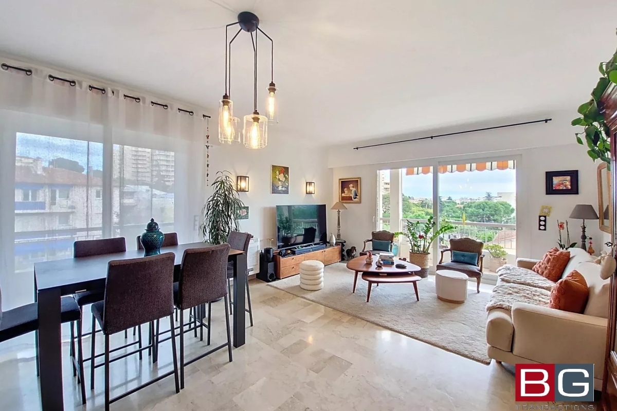 Luxury Apartment for sale in Antibes, 690 000 €, Photo 3