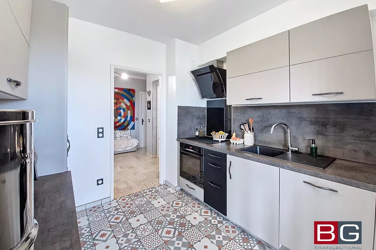 Luxury Apartment for sale in Antibes, 690 000 €, Photo 7