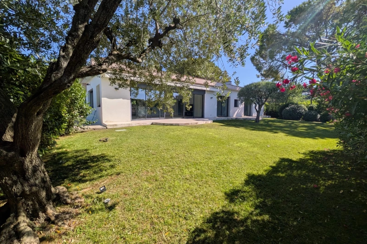 Maison de luxe à vendre à Mougins, 1 690 000 €, Photo 1