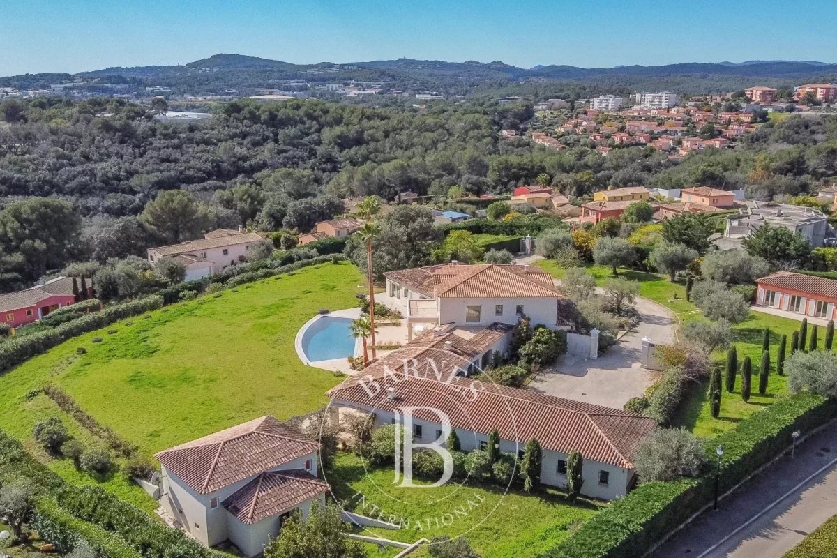 Maison de luxe à vendre à Biot, 690 000 €, Photo 2