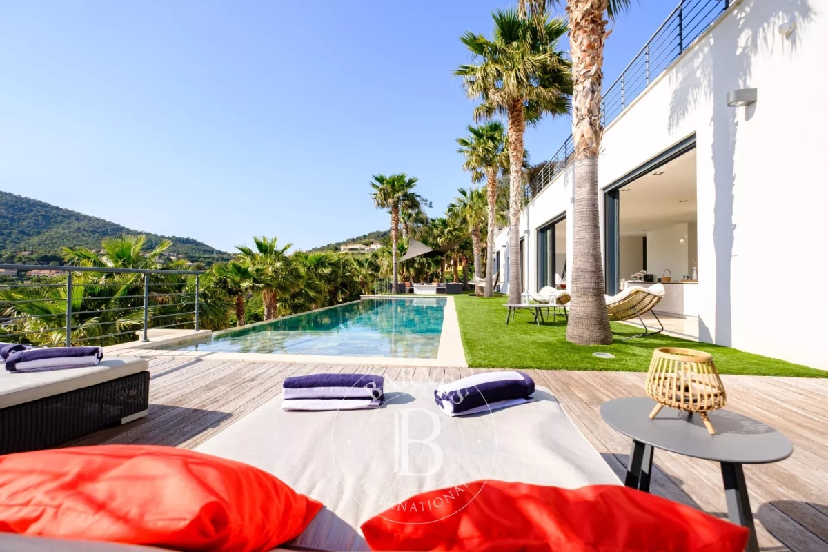 Luxury Apartment for sale in Les Issambres, 2 650 000 €, Photo 2