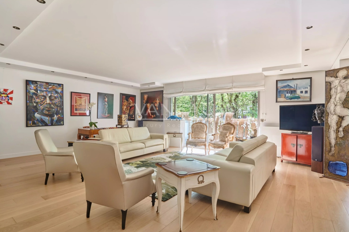 Luxury Apartment for sale in Neuilly-sur-Seine, 1 695 000 €, Photo 2