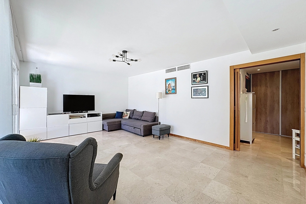 Luxury Apartment for sale in Antibes, 699 000 €, Photo 1