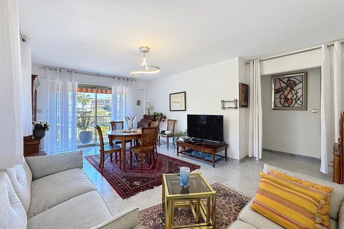 Luxury Apartment for sale in Antibes, 394 000 €, Photo 2