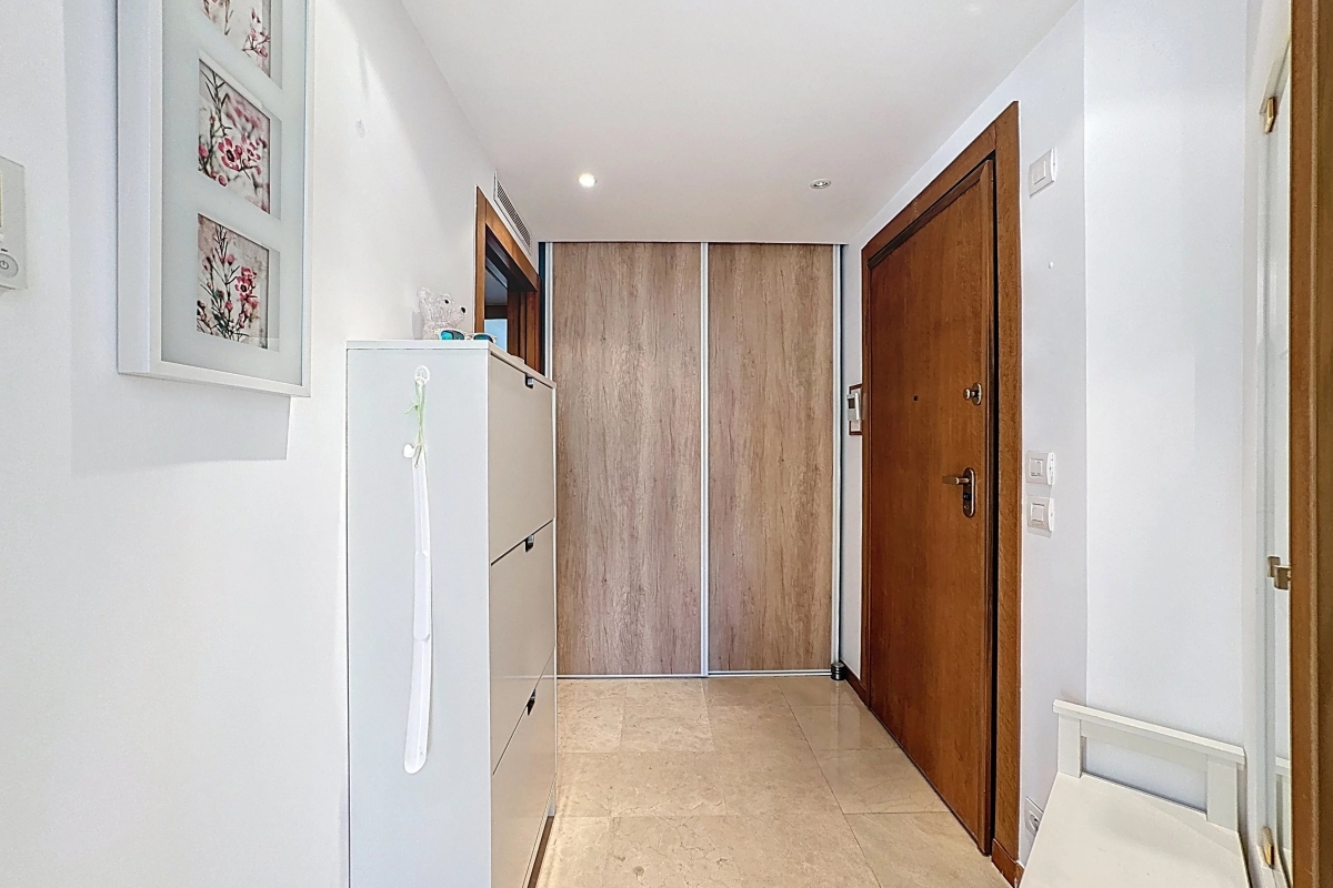 Luxury Apartment for sale in Antibes, 699 000 €, Photo 3