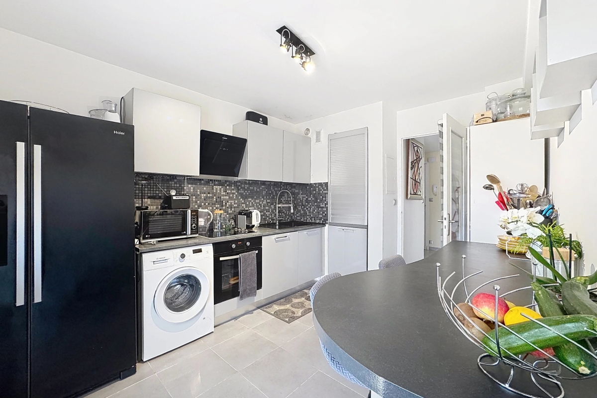 Luxury Apartment for sale in Antibes, 394 000 €, Photo 4