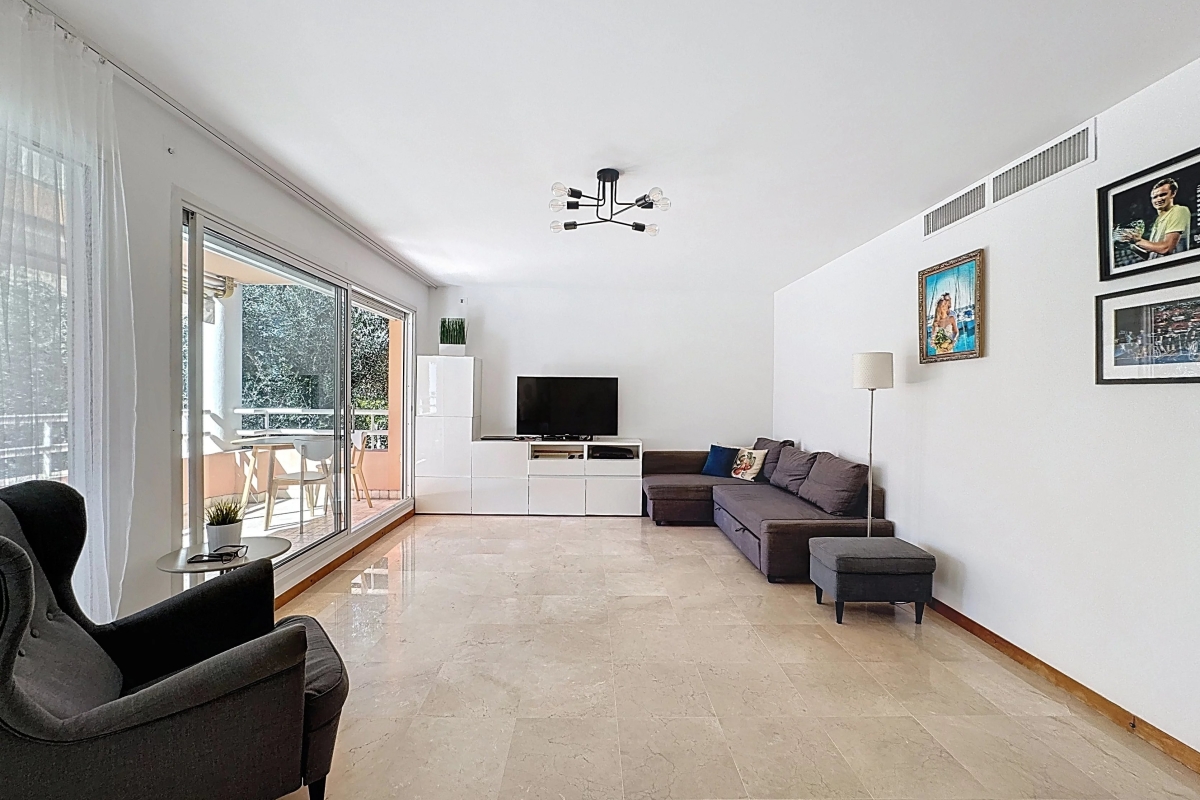 Luxury Apartment for sale in Antibes, 699 000 €, Photo 4
