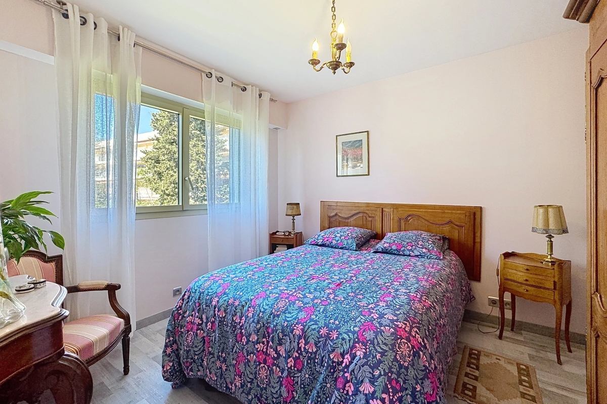 Luxury Apartment for sale in Antibes, 394 000 €, Photo 7