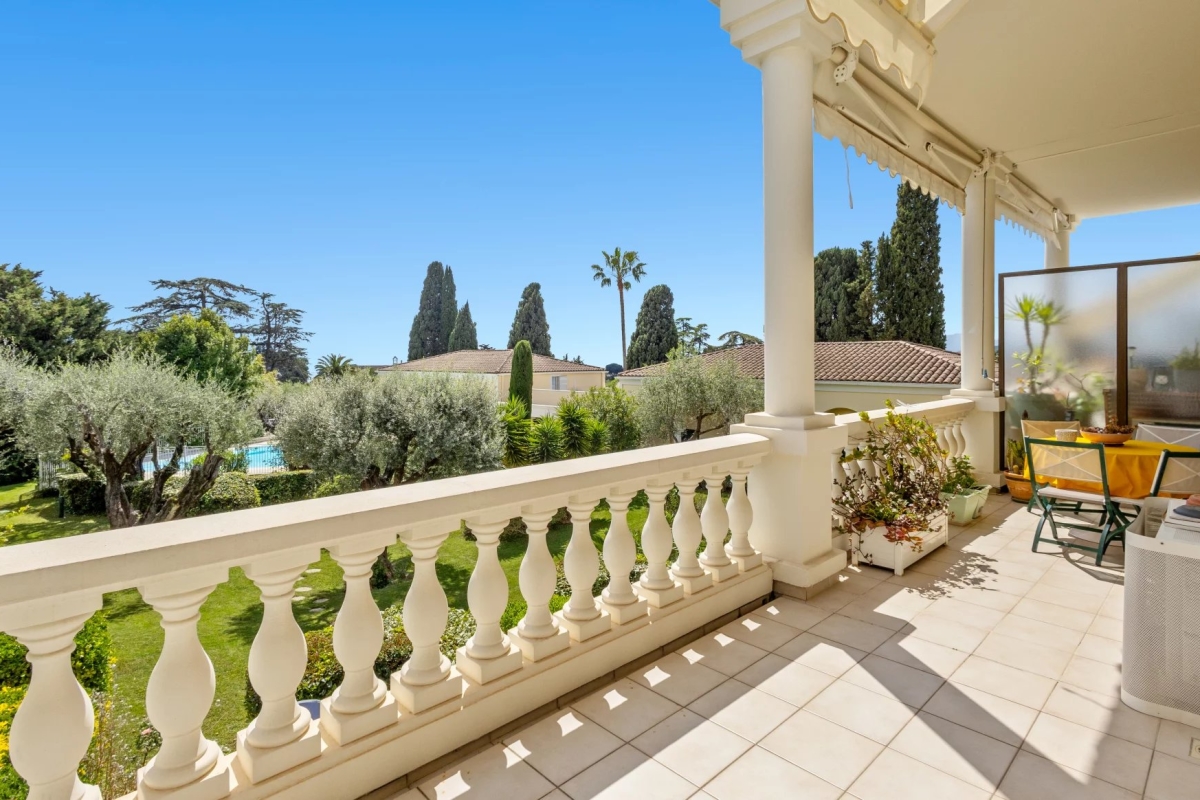 Luxury Apartment for sale in Cannes, 825 000 €, Photo 1