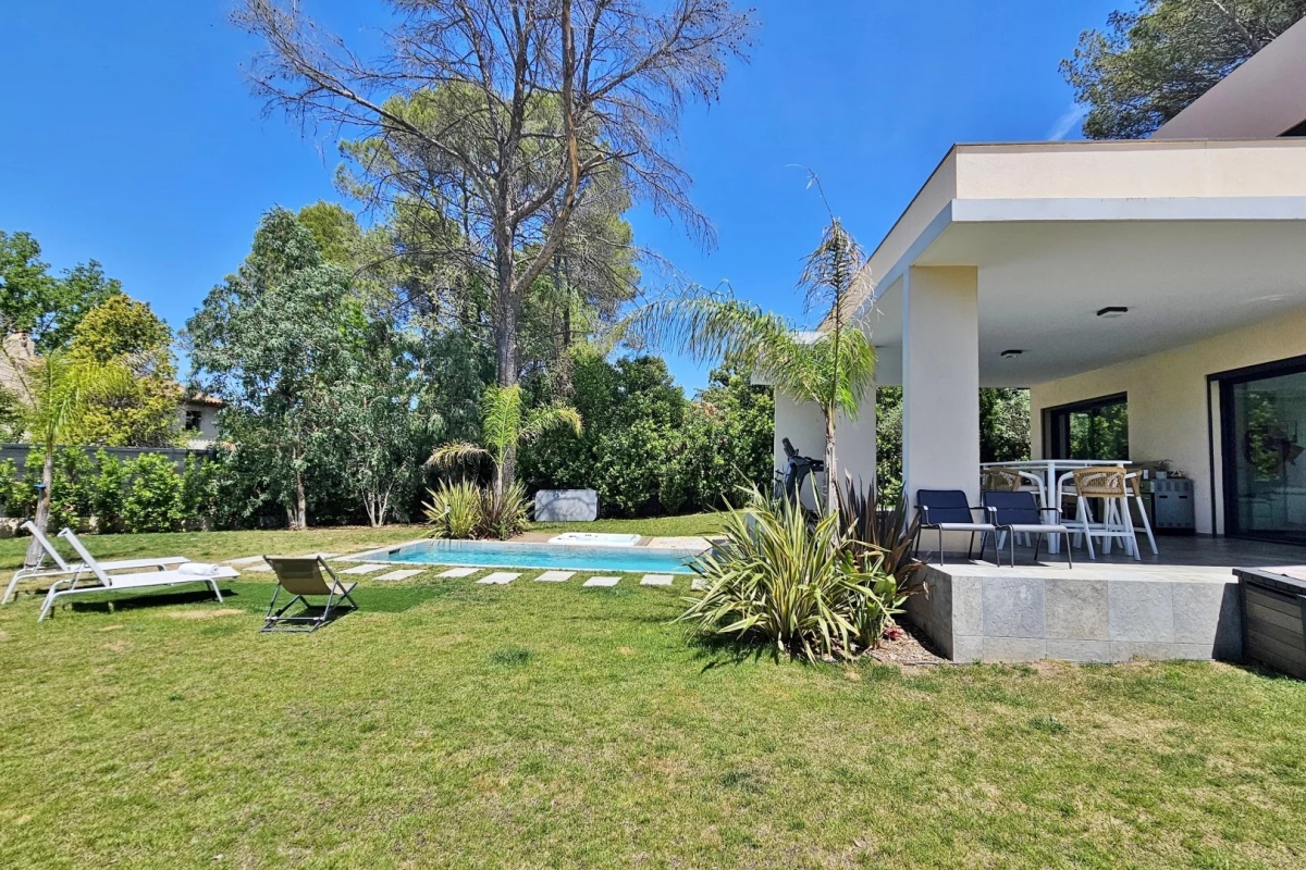 Luxury House for sale in Valbonne, 2 100 000 €, Photo 2