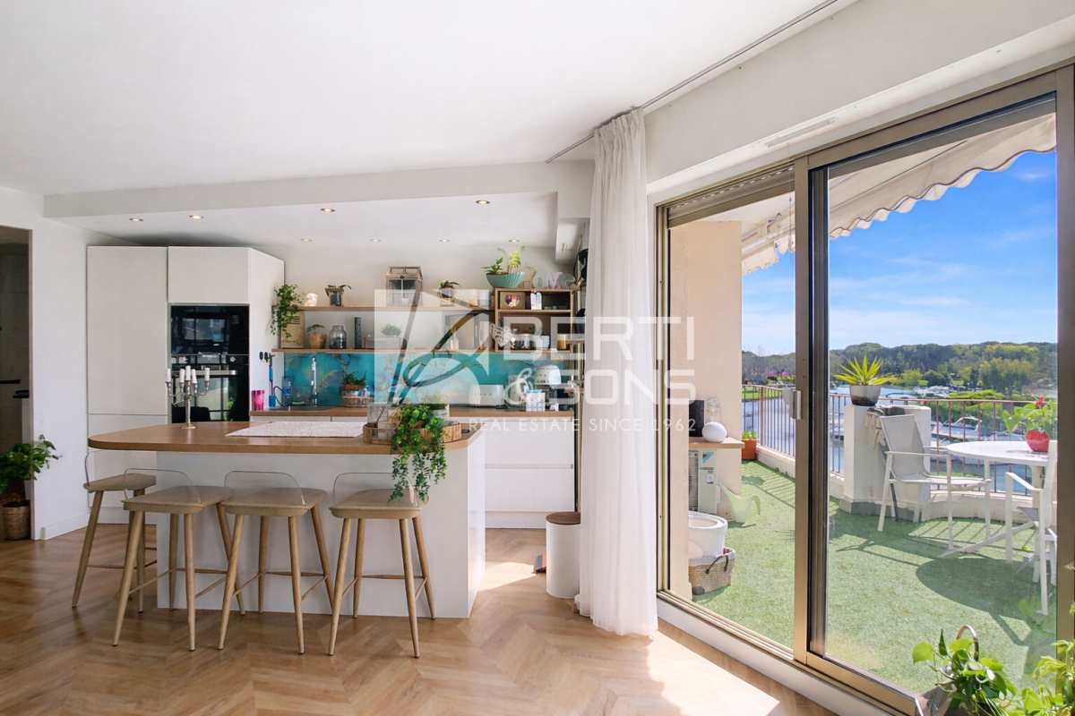 Appartement de luxe à vendre à Mandelieu-la-Napoule, 549 000 €, Photo 3