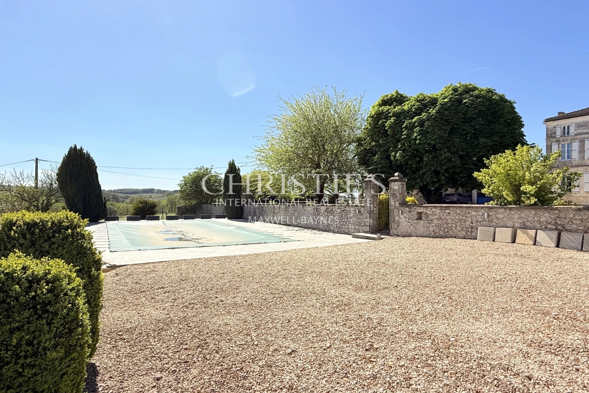 Luxury House for sale in Barbezieux Saint Hilaire, 975 000 €, Photo 3