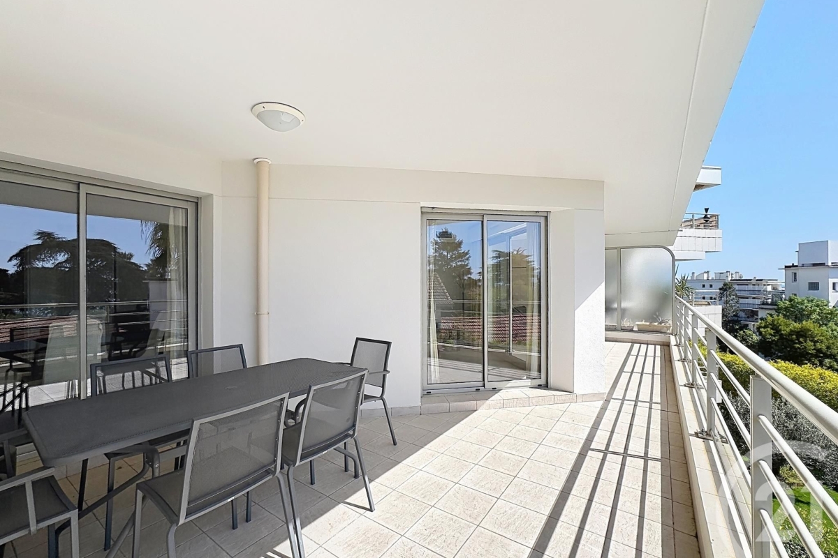 Luxury Apartment for sale in Cannes, 742 000 €, Photo 1