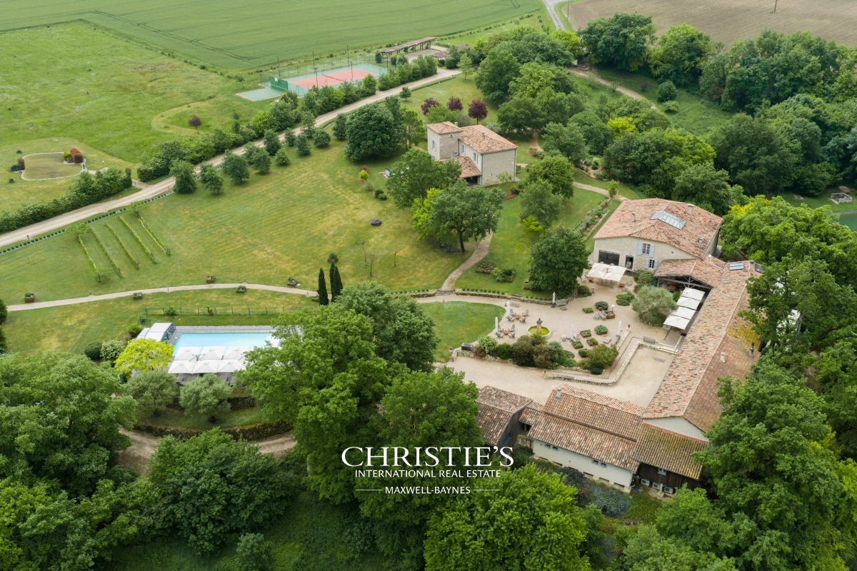 Luxury House for sale in Avezan, 2 210 500 €, Photo 1