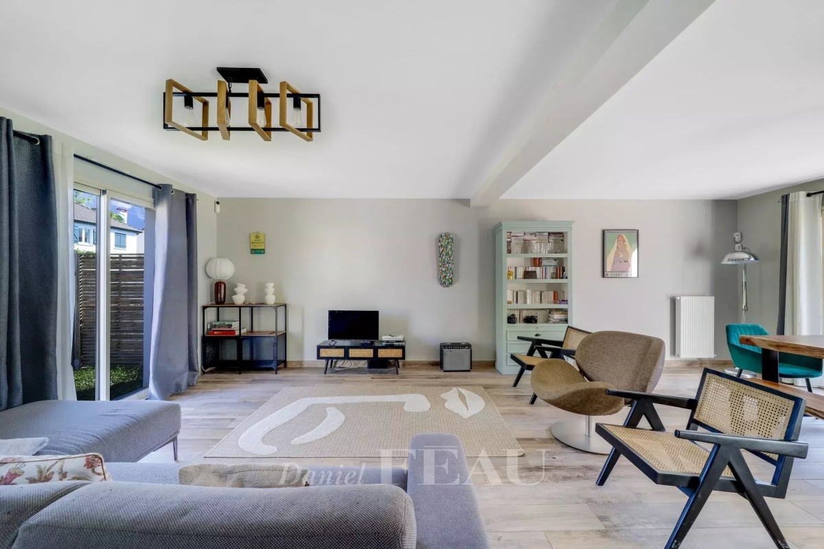 Maison de luxe à vendre à Fontenay-le-Fleury, 750 000 €, Photo 2