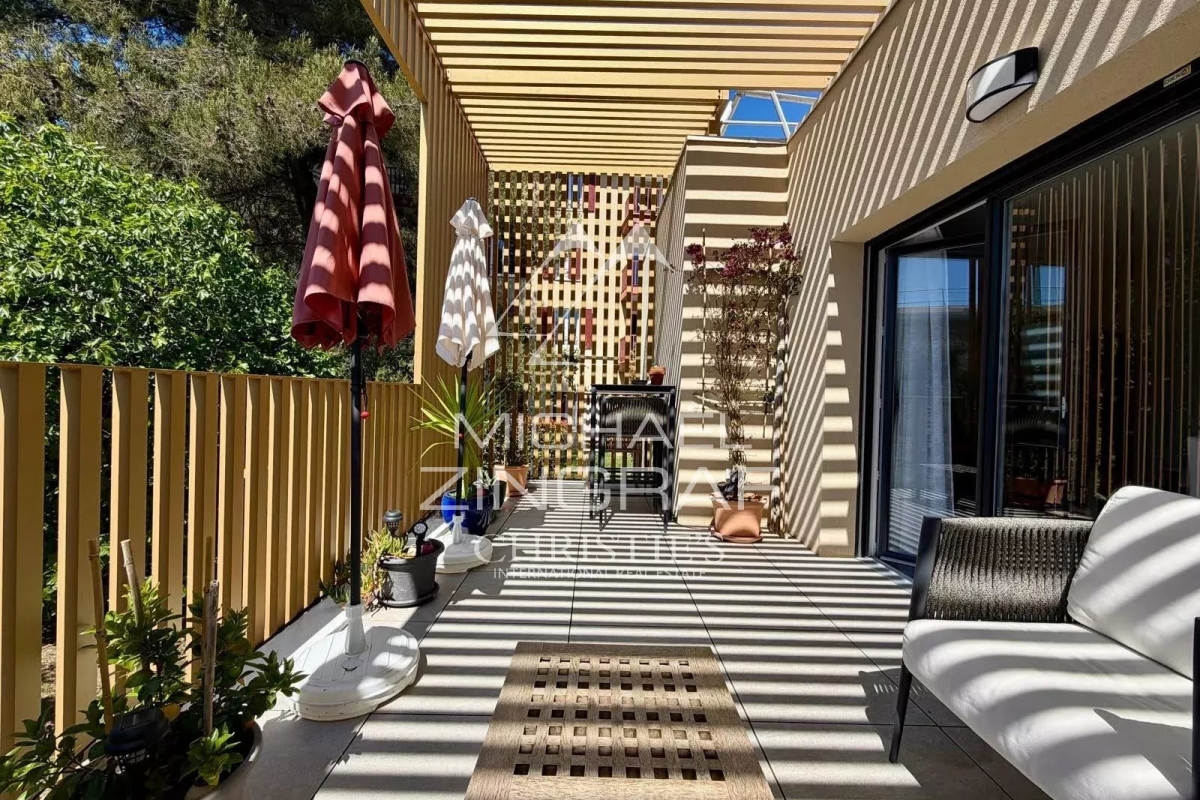 Luxury Apartment for sale in Cavalaire-sur-Mer, 450 000 €, Photo 1