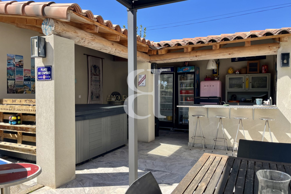 Maison de luxe à vendre à Saint Étienne-du-Grès, 669 000 €, Photo 4