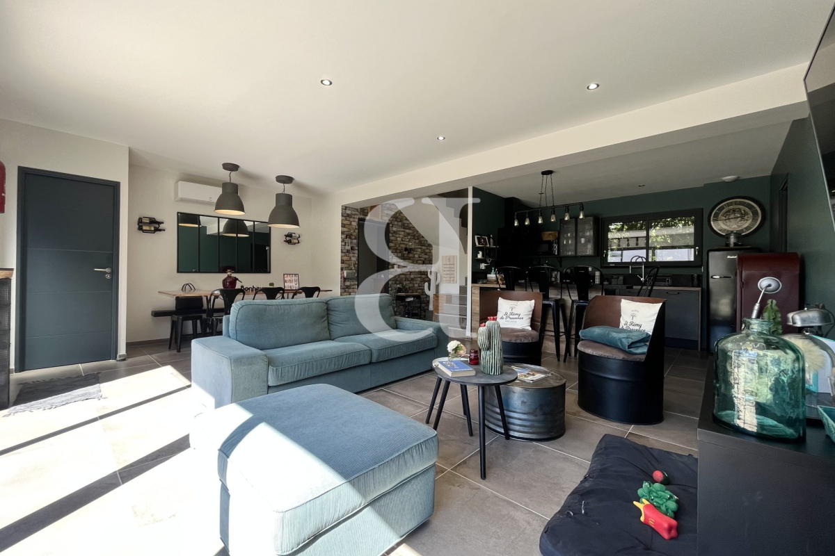 Maison de luxe à vendre à Saint Étienne-du-Grès, 669 000 €, Photo 6