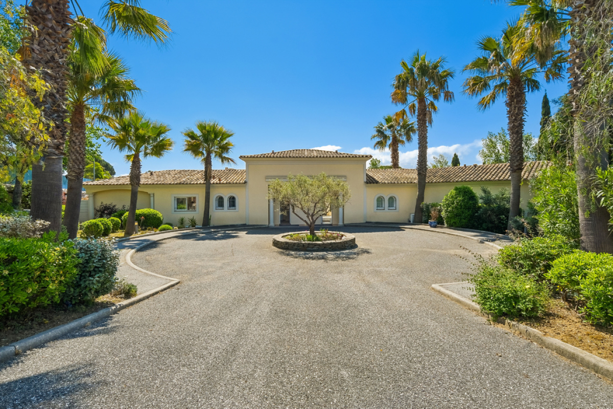 Luxury House for sale in Sainte-Maxime, 685 000 €, Photo 1