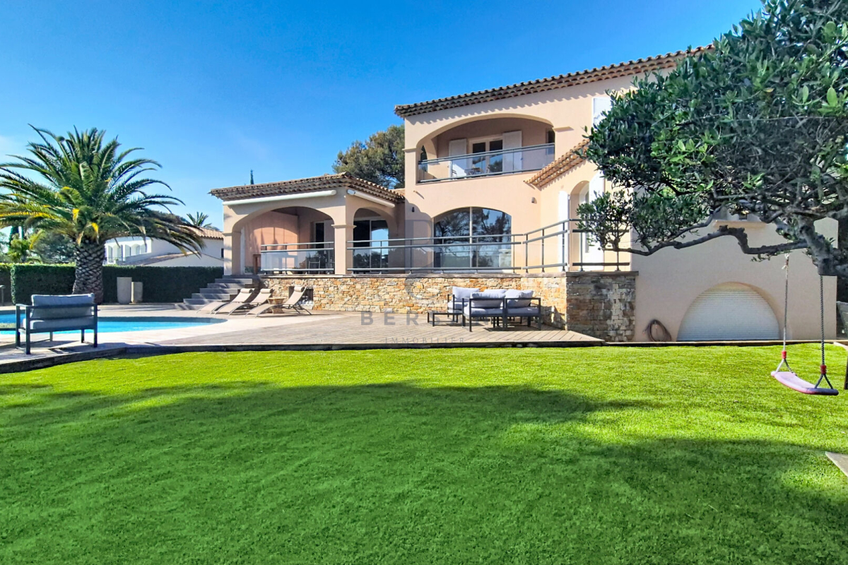 Maison de luxe à vendre à Saint-Raphaël, 975 000 €, Photo 3