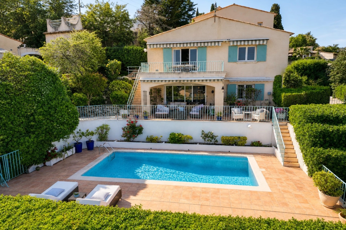 Luxury House for sale in Mandelieu-la-Napoule, 949 000 €, Photo 1