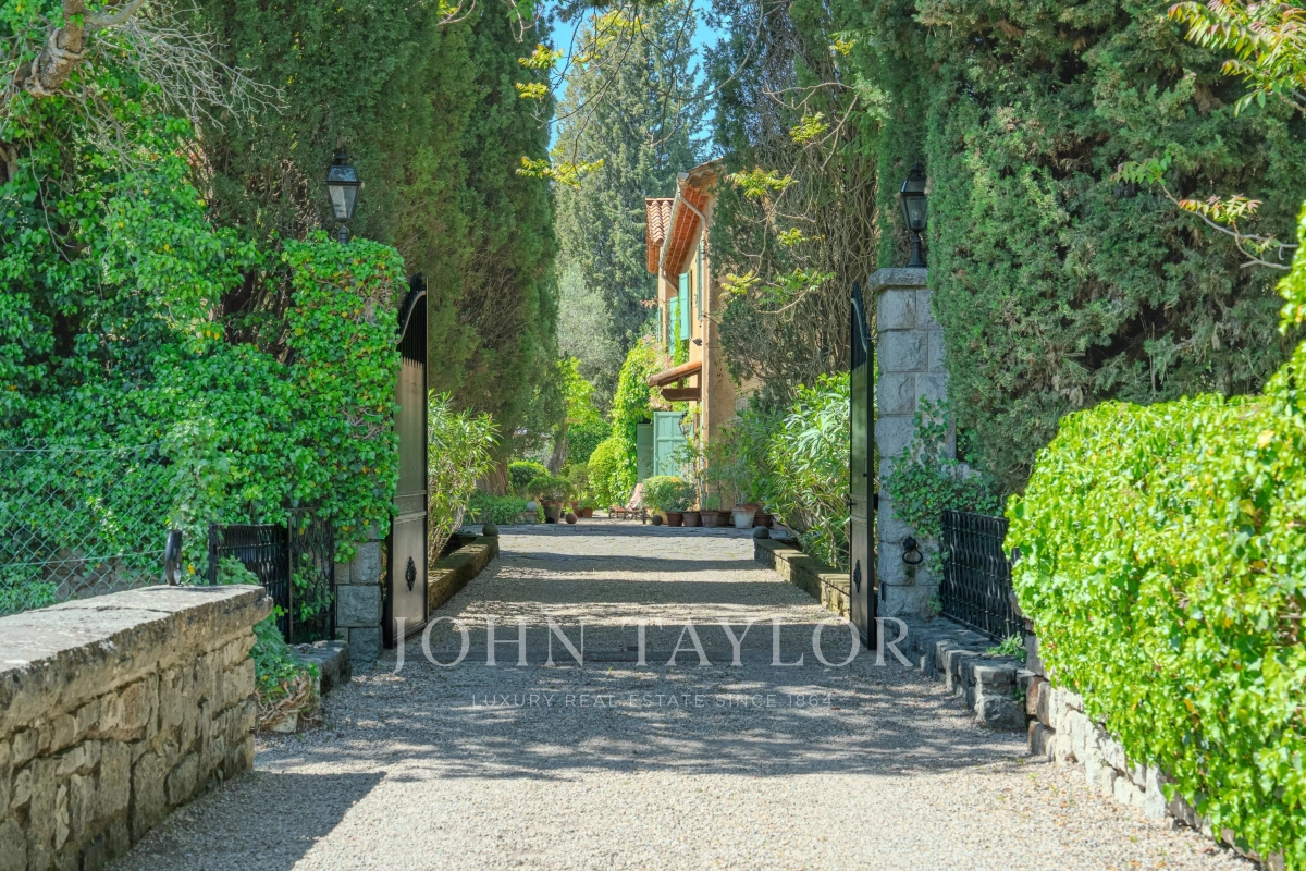 Maison de luxe à vendre à Grasse, 2 150 000 €, Photo 1