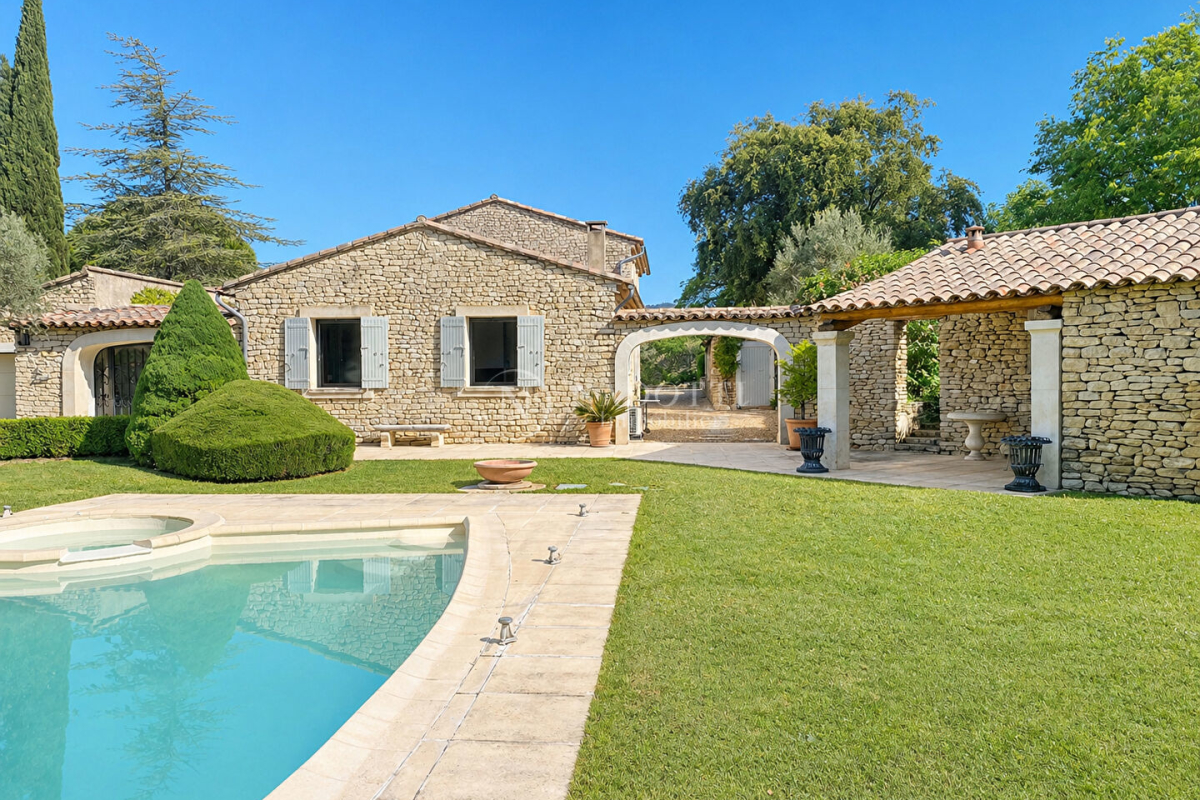 Luxury House for sale in Gordes, 1 290 000 €, Photo 2