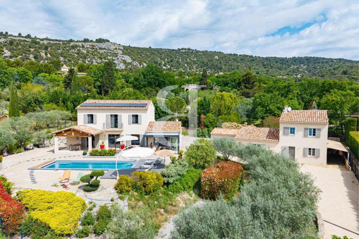 Luxury House for sale in Saint Saturnin les Apt, 1 595 000 €, Photo 1