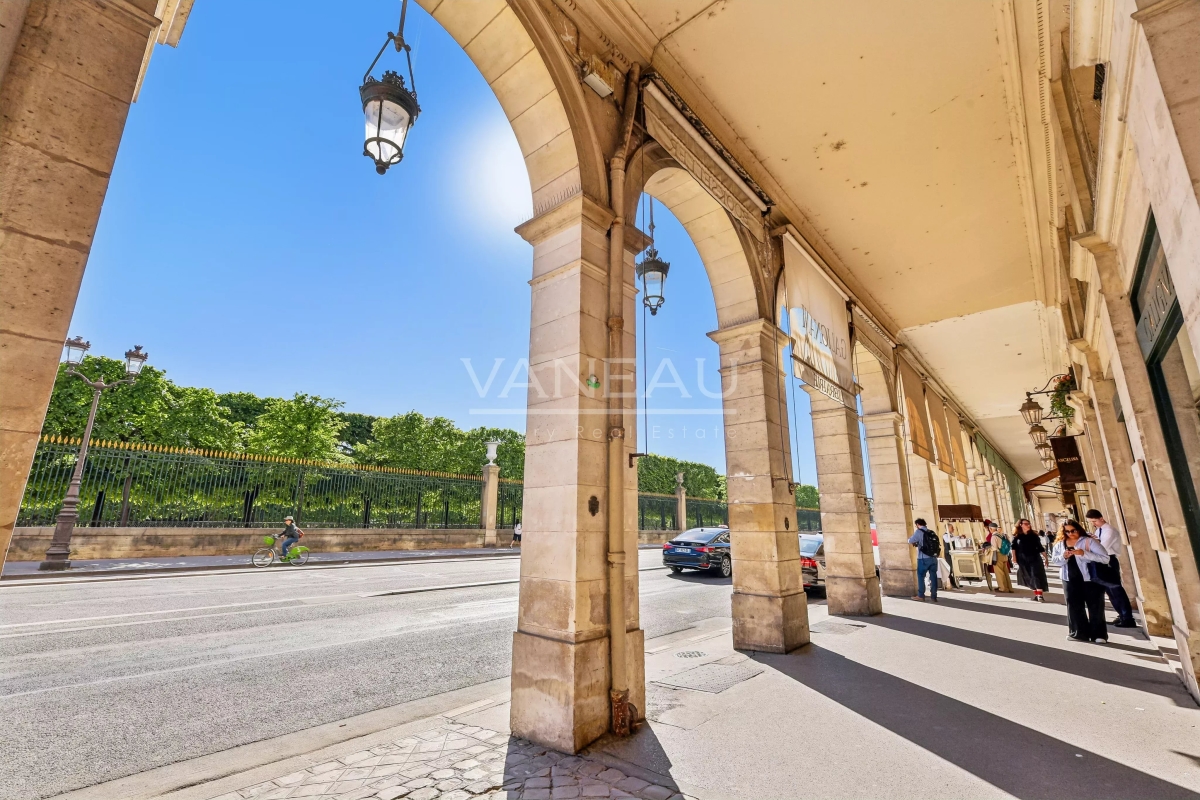 Luxury Apartment for sale in Paris 1Er, 1 250 000 €, Photo 1