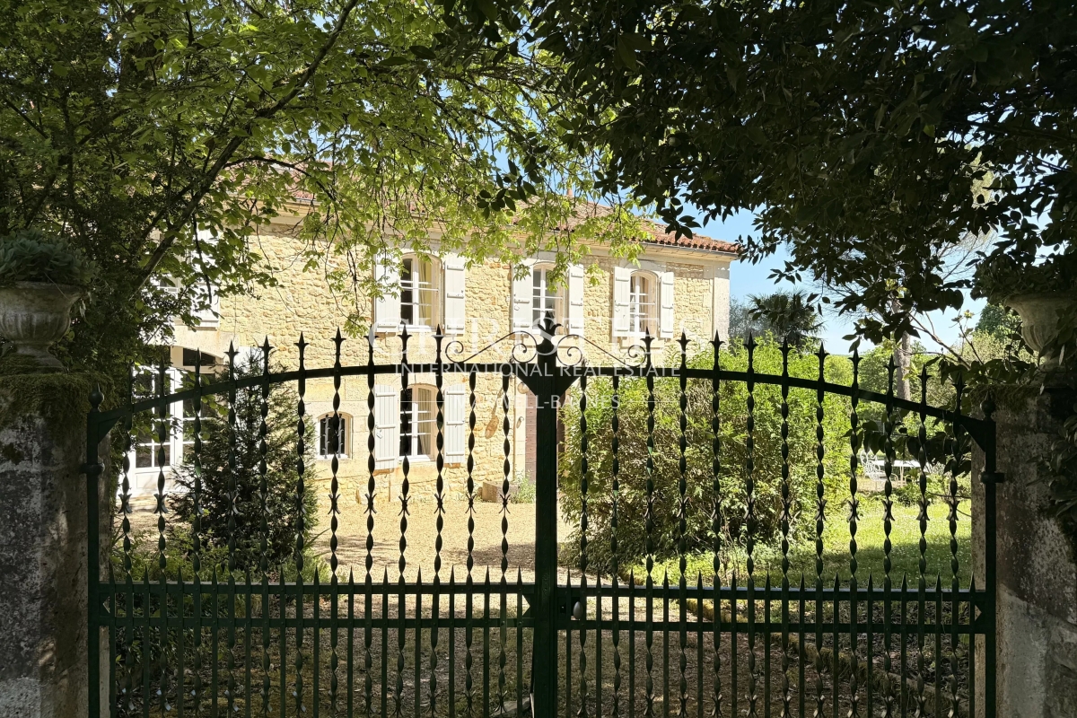 Luxury House for sale in Angoulême, 499 000 €, Photo 6