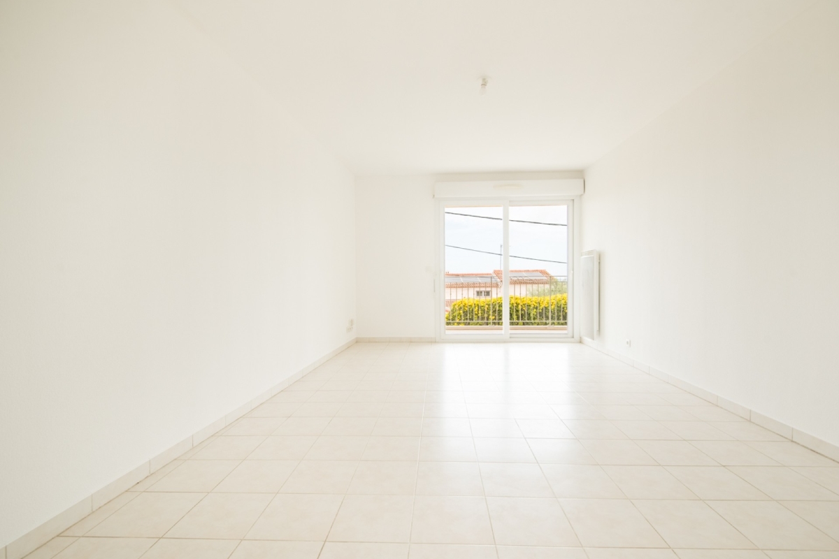 Luxury Apartment for sale in Antibes, 411 280 €, Photo 1