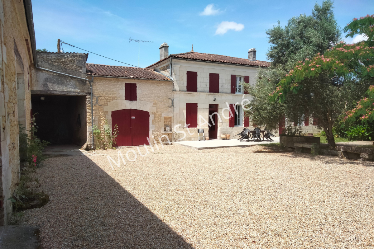 Maison de luxe à vendre à Saint-André-de-Lidon, 588 000 €, Photo 2