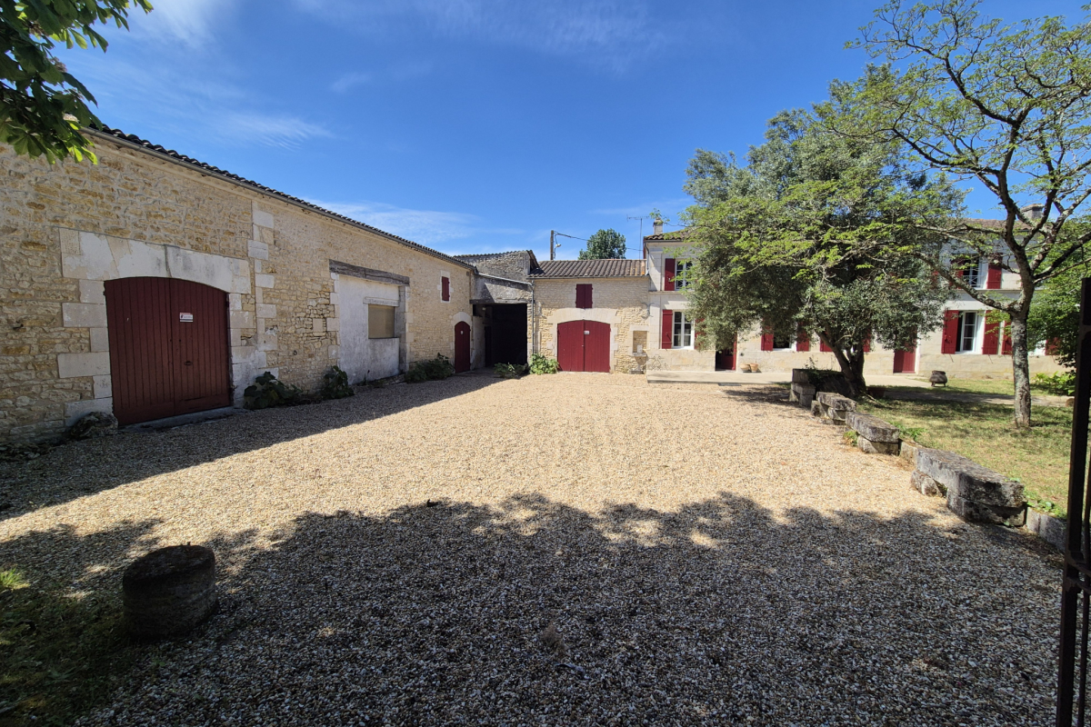 Maison de luxe à vendre à Saint-André-de-Lidon, 588 000 €, Photo 7