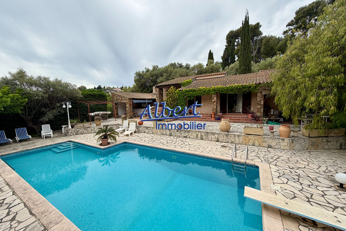 Maison de luxe à vendre à Ollioules, 995 000 €, Photo 1