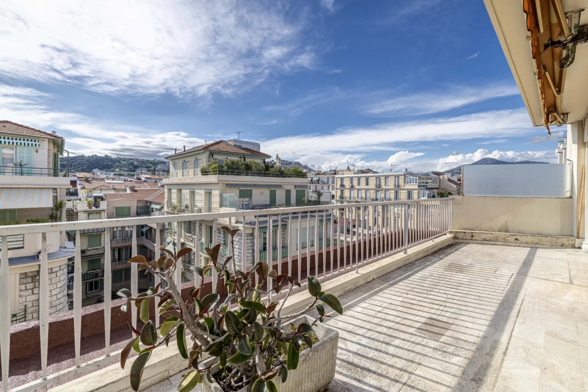 Luxury Apartment for sale in Nice, 795 000 €, Photo 2