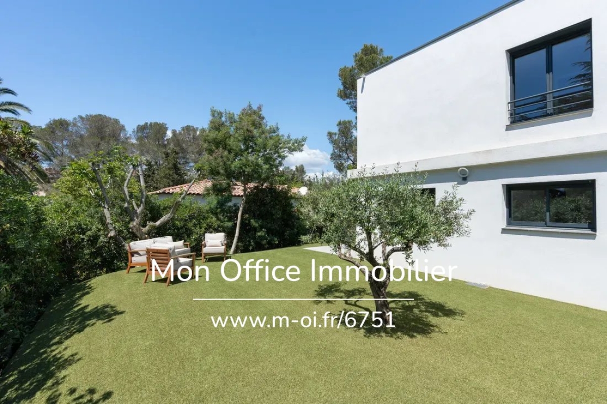 Maison de luxe à vendre à Saint-Raphaël, 670 000 €, Photo 1