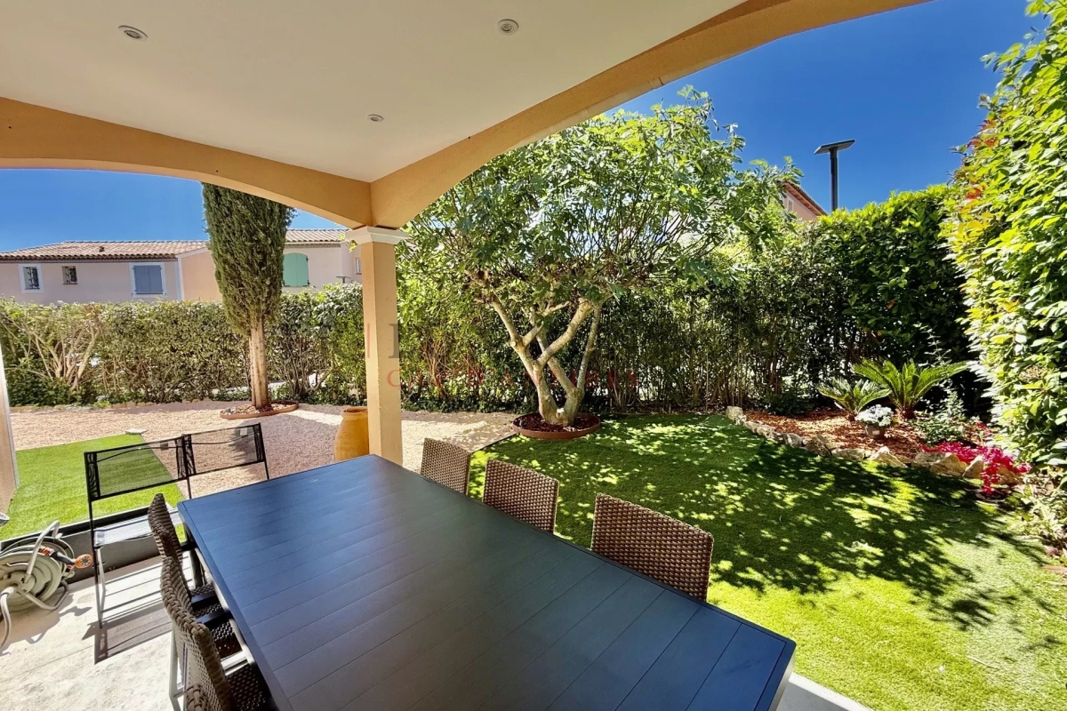 Maison de luxe à louer à Mougins, 3 500 €, Photo 2