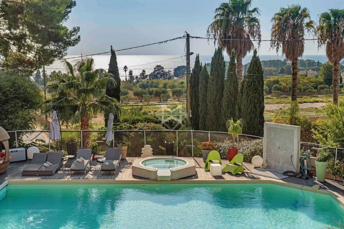Luxury House for sale in Carqueiranne, 2 800 000 €, Photo 1
