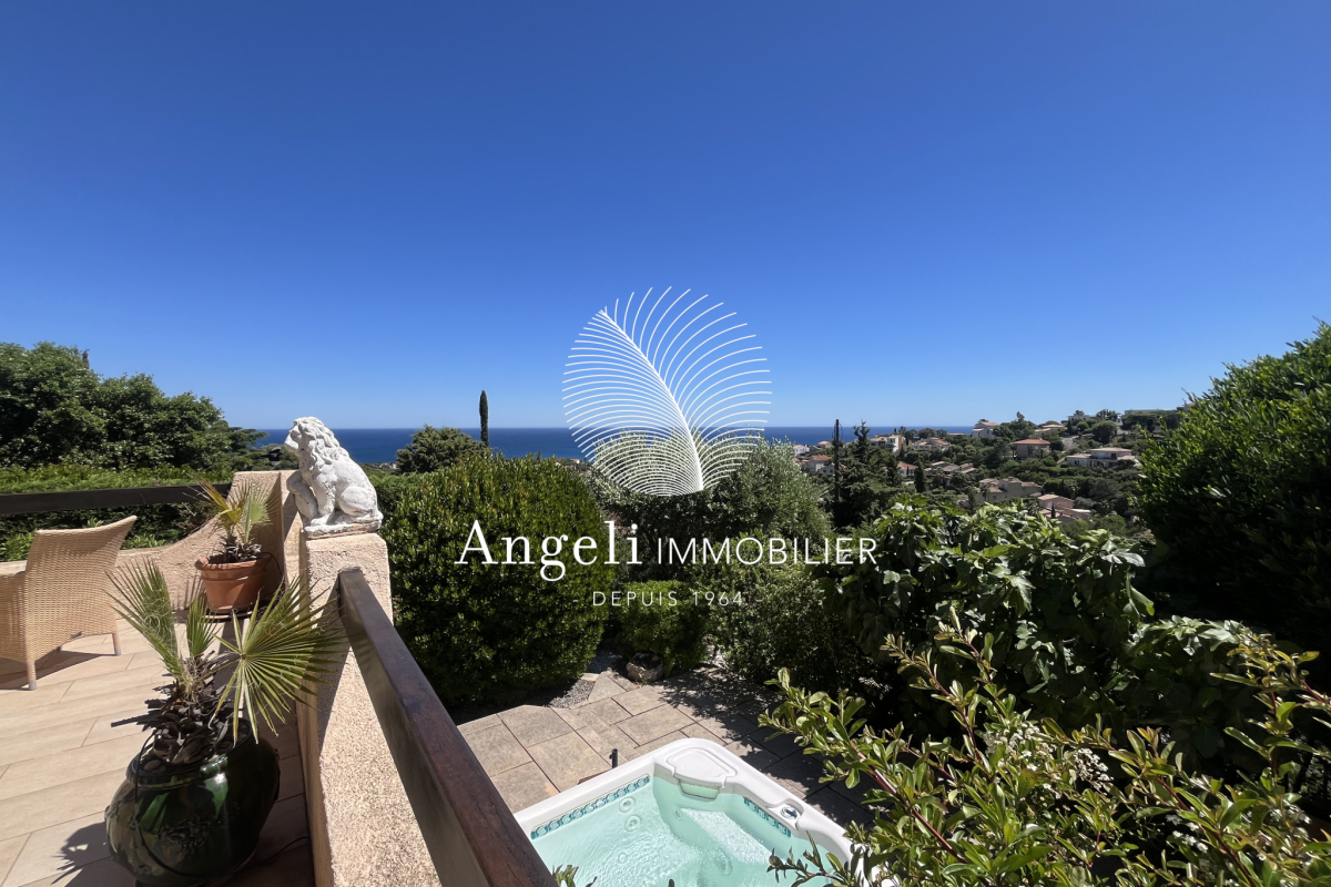 Maison de luxe à vendre à Saint-Aygulf, 760 000 €, Photo 1